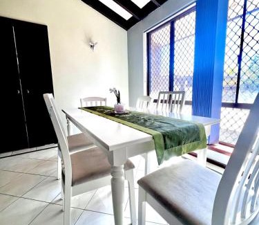 Booragoon House | 20 OFF Long Stay 4 Queen Bed House Near Uni City Swan River