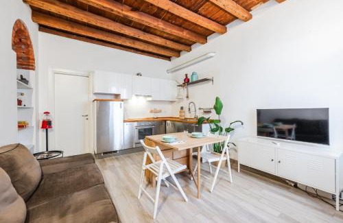 Bullona Apartment | 200mt METRO - Design Apartment for Creative Living