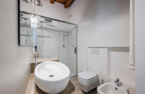 Bullona Apartment | 200mt METRO - Design Apartment for Creative Living