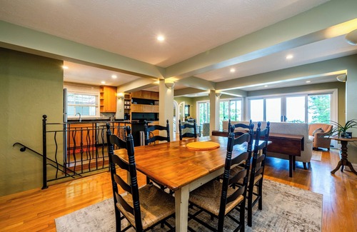 Gordon Beach Cottage | 2024 remodeled historic Lake Michigan waterfront Union Pier home with spa.