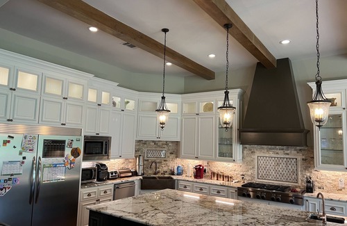 Sulphur Springs House | 2024 Solar Eclipse Point of Totality! 4000 sq ft, 4 BR, 5 Bath, 3 acres