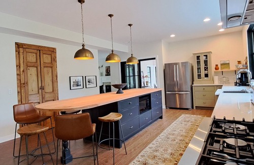 Lakeside House | 2026 Open Stunning home w/Private Association Beach 2 Screened Porches