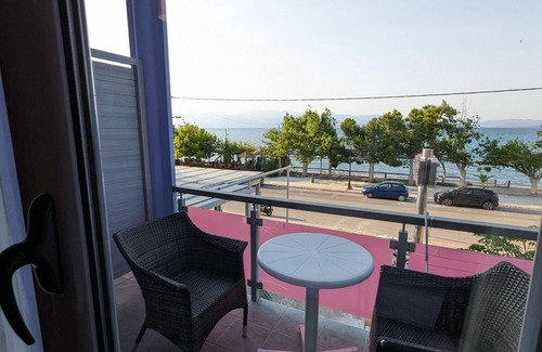 Kamena Vourla House | 203 | Okeania Double Room 1st Floor