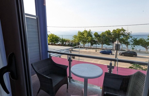 Kamena Vourla House | 204 | Okeania 3 persons Room 1st Floor