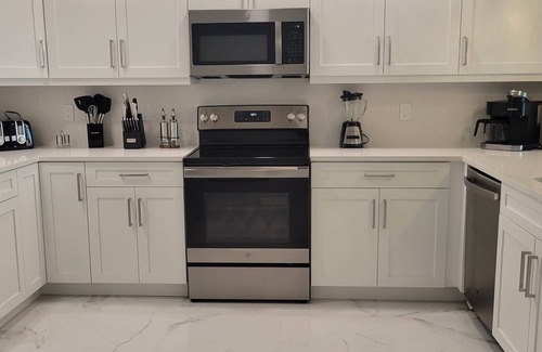 Island Estate Condo | 204, Water View-Clearwater Bch in 6 min, Pool/Gym