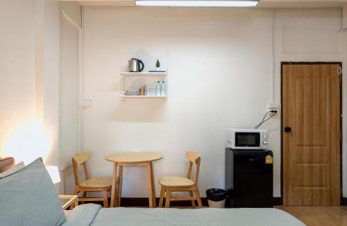 Phlabphla Apartment | 206HiddenNest, Local Room with Street Food only 15 min walk to Skytrain