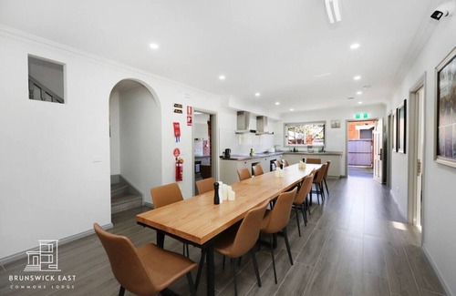 Brunswick East Hotel | 209 Stylish Queen BR w/Fast WiFi 18 mins tram to CBD