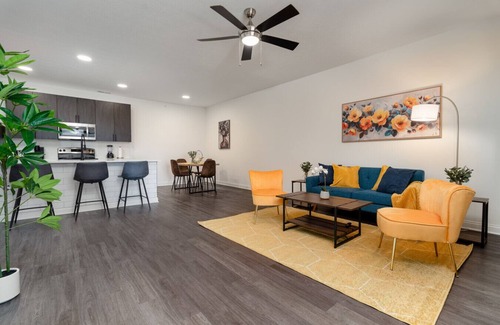 Whitestown Apartment | 20mins DT Indy | Sleeps 3 | Golden Sun SpaciousGym