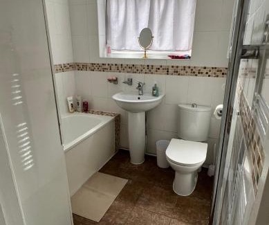 Hillingdon Apartment | 20mins to BakerSt, Harry Potter & Wembley Stadium!