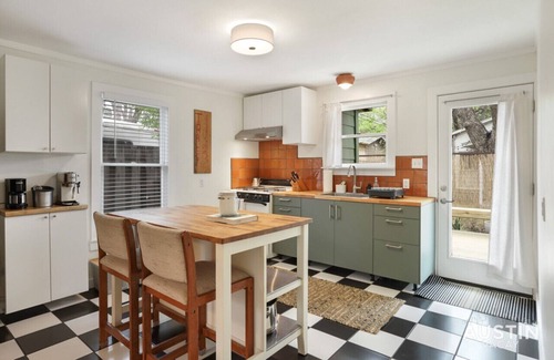 Holly House | 2109 Haskell #B xxxx