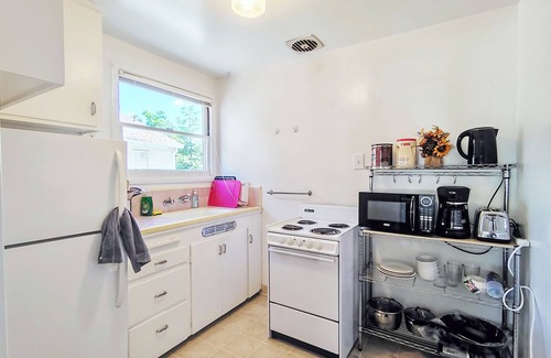 Redwood City Apartment | 214A - Cozy Studio with AC & Kitchen near Stanford