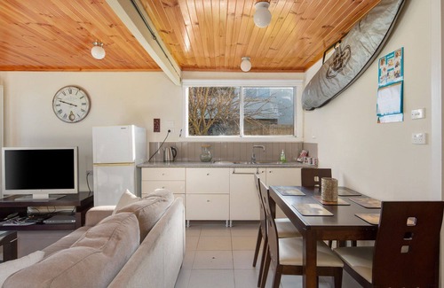 Sunset Strip House | 22 Panorama Avenue, Sunset Strip - great house on a large block
