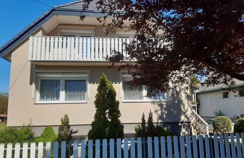 Balatonszarszo House | 220 m² House ∙ 6 bedrooms ∙ 12 guests