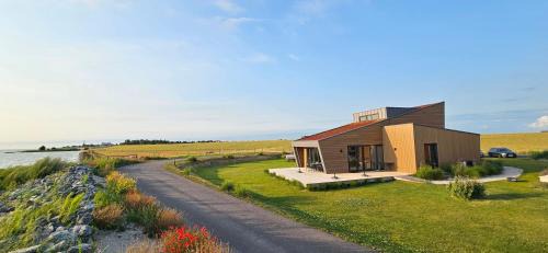 Hindeloopen Resort | 238 Stunning IJsselmeer View - 365 Days Watersport & Kite Fun