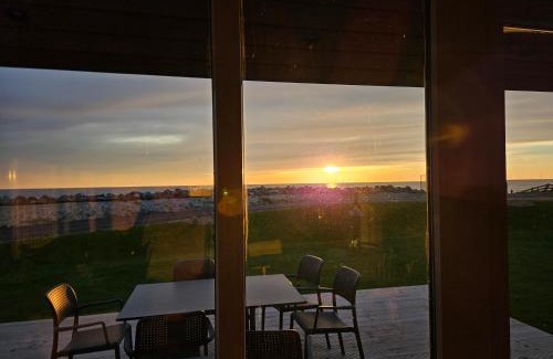 Hindeloopen Resort | 238 Stunning IJsselmeer View - 365 Days Watersport & Kite Fun