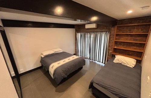 Everton Hills Apartment | 24 Elizabeth