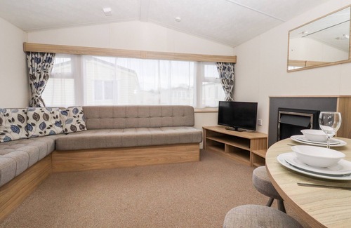 Icklesham Cottage | 24 WINCHELSEA SANDS HOLIDAY PARK, family friendly in Winchelsea Beach
