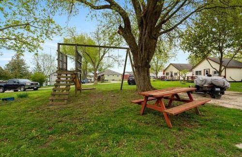 Otonabee-South Monaghan House | 250 m² House ∙ 2 bedrooms ∙ 5 guests
