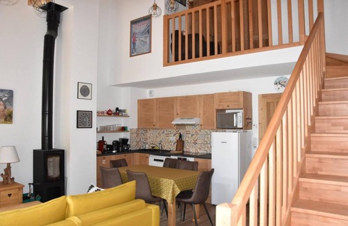 Pralognan-la-Vanoise Apartment | 250m from ski slopes, 1st floor, balcony, fireplace or stove, parking, tv, ski locker, 67m²
