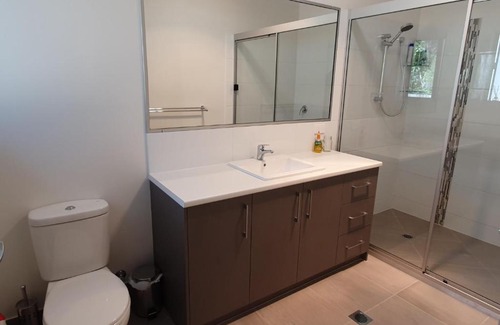 Rainbow Beach House | 26 Satinwood Drive- Low set modern, sleeps 8