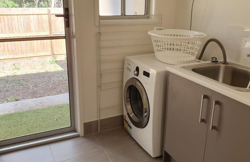 Rainbow Beach House | 26 Satinwood Drive- Low set modern, sleeps 8