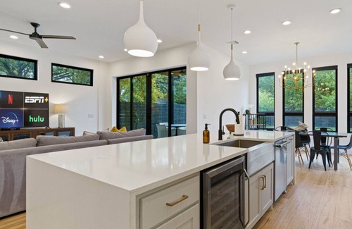 Holly Apartment | 2605 E 4th xxxxxxxxx