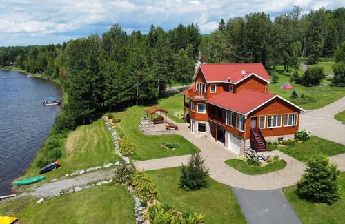 Lejeune Ski Chalet | 262, Rang du Lac, Lejeune - Villa au Bord du lac