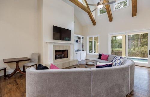 Shipyard Plantation House | 27 Kingston Rd.