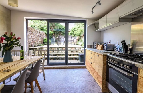 Seaton Cottage | 28 FORE STREET, pet friendly, with a garden in Seaton, Devon