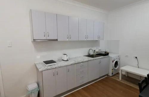 Hornsby House | 2bd 2bth Modern House close 2Train&Westfield