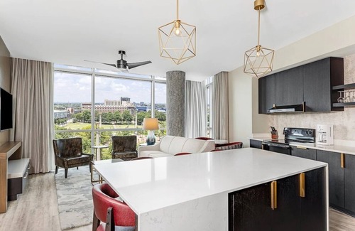 Downtown Atlanta Resort | 2BD/Atlanta - Downtown w/Rooftop Pool and Pool Bar!