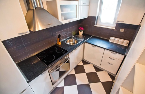 Split Condo | 2BD Condo with spectacular view and parking