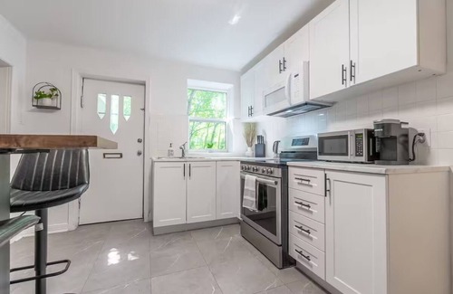 Centretown West Apartment | 2Bed | Little Italy Living