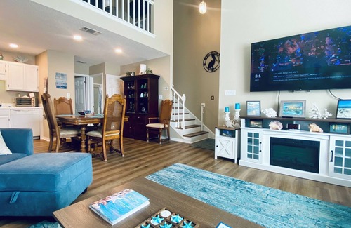 Pensacola House | 2BR, 2BA Townhouse w/loft in Gulf Breeze just 5 minutes to Pensacola Beach!