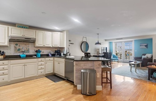 Old Orchard Beach Condo | 2BR 2Bath Beachfront condo with amazing views in heart of Old Orchard Beach