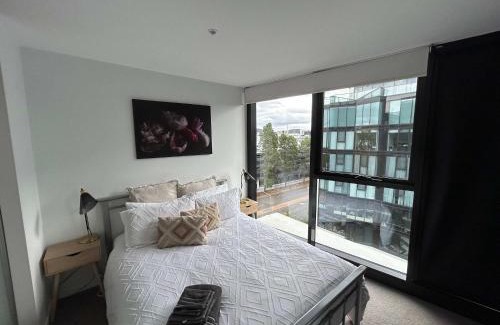 Reid Apartment | 2BR-2BR-1Car-Sleeps 6 CBD Pool