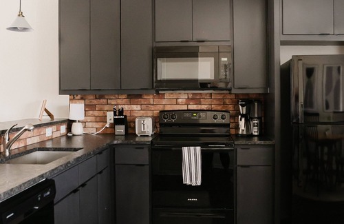 College Station House | 2BR | 3mi to Kyle Field w/Pool