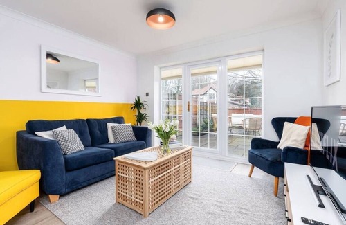 Wythenshawe House | 2BR/4bd contemporary & cosy home