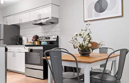 Hyde Park Apartment | 2BR apt in Austin Close to UT 1343