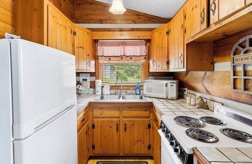 Fancy Gap Cabin | 2BR Cabin with Jacuzzi and Mountain Views - Cabin 5