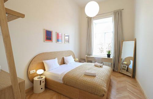 Chugureti Apartment | 2BR Central Stylish Apt in Tbilisi - by Wehost