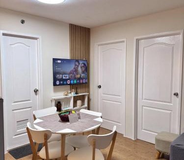 Cebu Apartment | 2BR Condo at Sanremo with Full Kitchen plus Free Fast&Unli Wi-Fi Complimentary Netflix plus Free Access to Pool