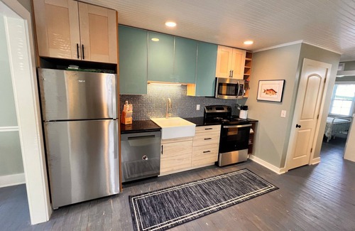 Bradenton Beach Cottage | 2BR East Unit of Beach to Bay Cottage.just 100 feet from Gulf Beach!