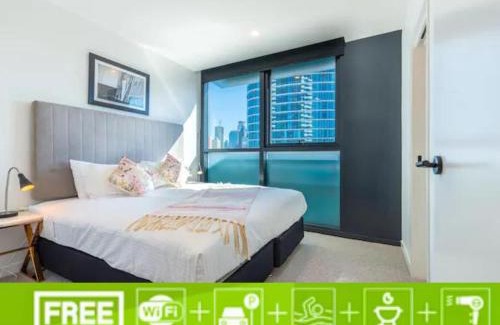 Fortitude Valley Apartment | 2BR Luxury Retreat with Rooftop Pool Access