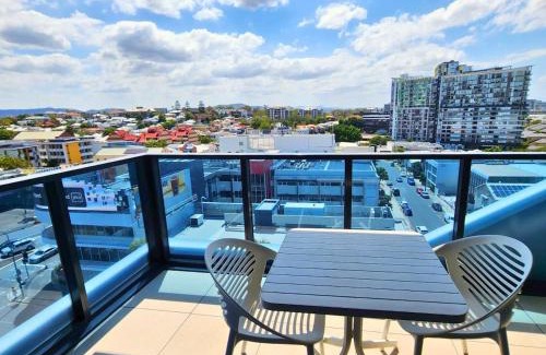 Fortitude Valley Apartment | 2BR Luxury Retreat with Rooftop Pool Access