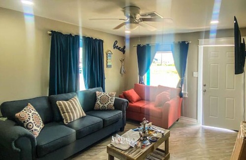 Aransas Pass Cottage | 2BR Private Cottage, Free Parking & WiFi, Pets OK