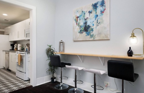 Southtown Condo | 2BR Riverwalk Condo Corporate & Insurance Stays Fast Wi-Fi W/D Monthly