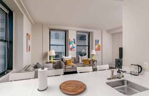 Downtown Baltimore Apartment | 2BR Stunning Lux Apartment Free Parking, Rooftop Deck & Gym, ADA Compliant