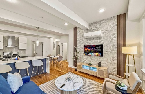 Olde Kensington Apartment | 2BR Stylish Stay | Sleeps 8 | Northern Liberties