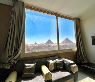 Kafrat al Jabal Apartment | 2BR Three Pyramids & Sphinx View Apartment